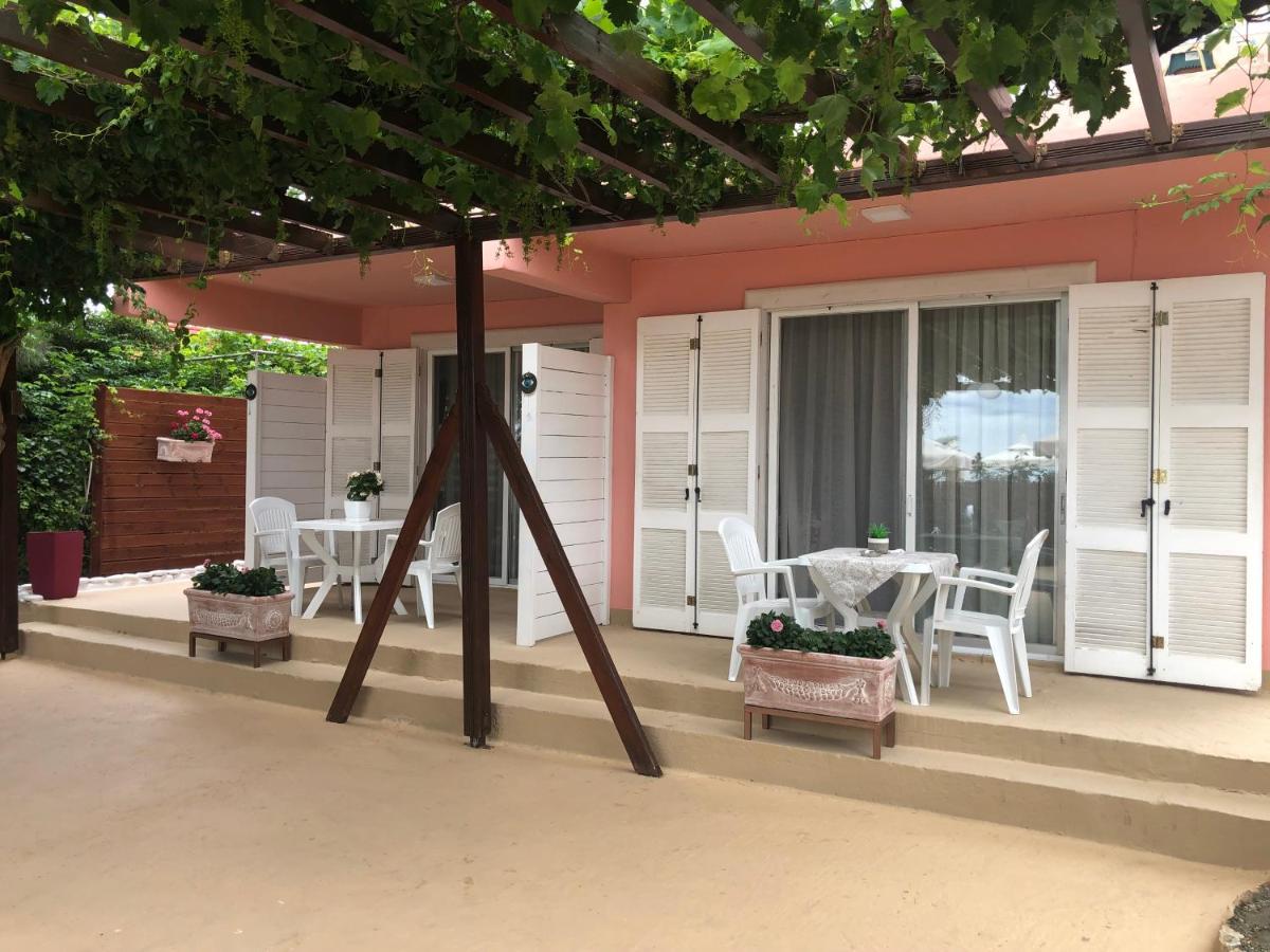 Plaisir Rooms Makriammos 外观 照片
